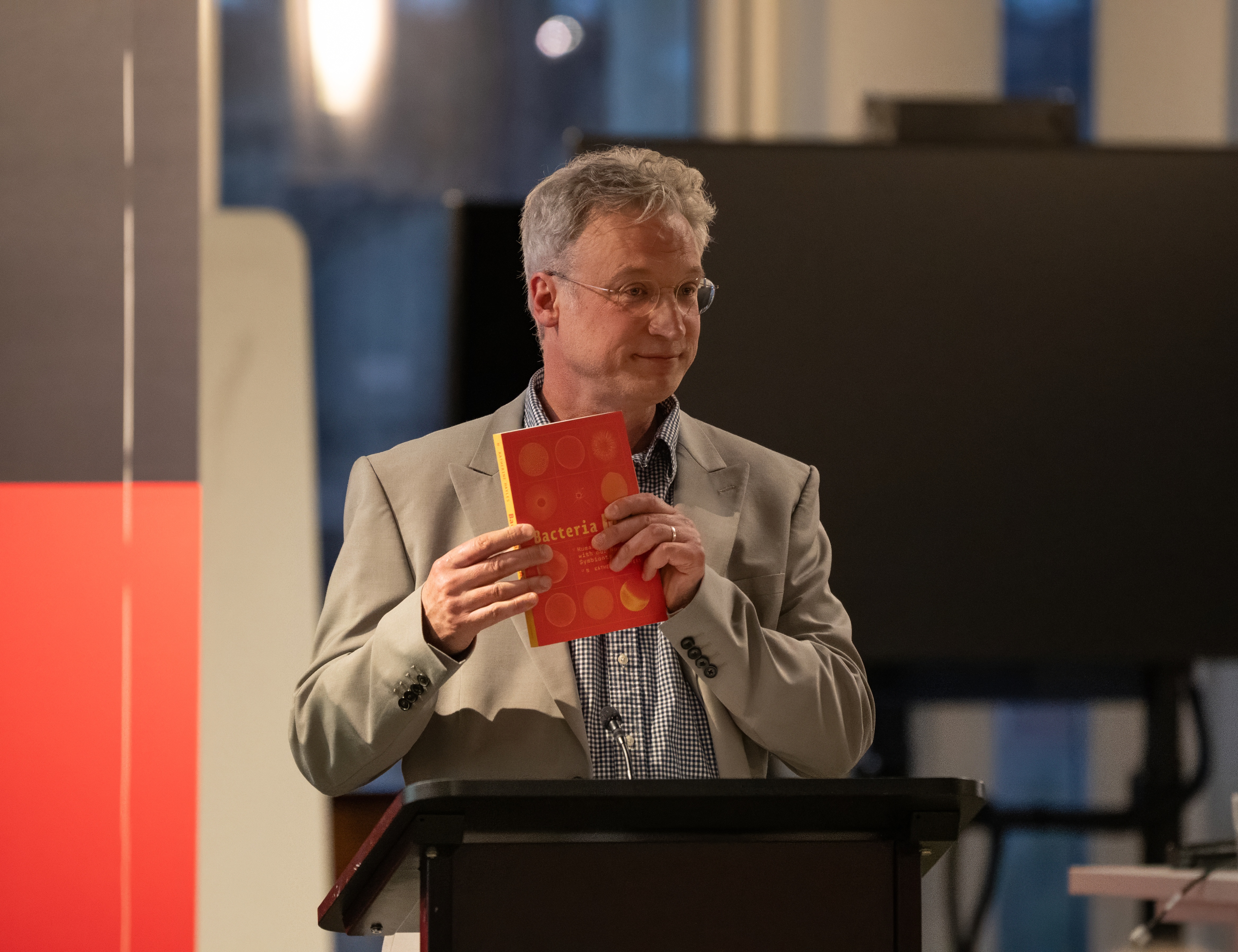  Professor Chris Danta holds 'Bacteria to AI' the latest book from Distinguished Professor N. Katherine Hayles.