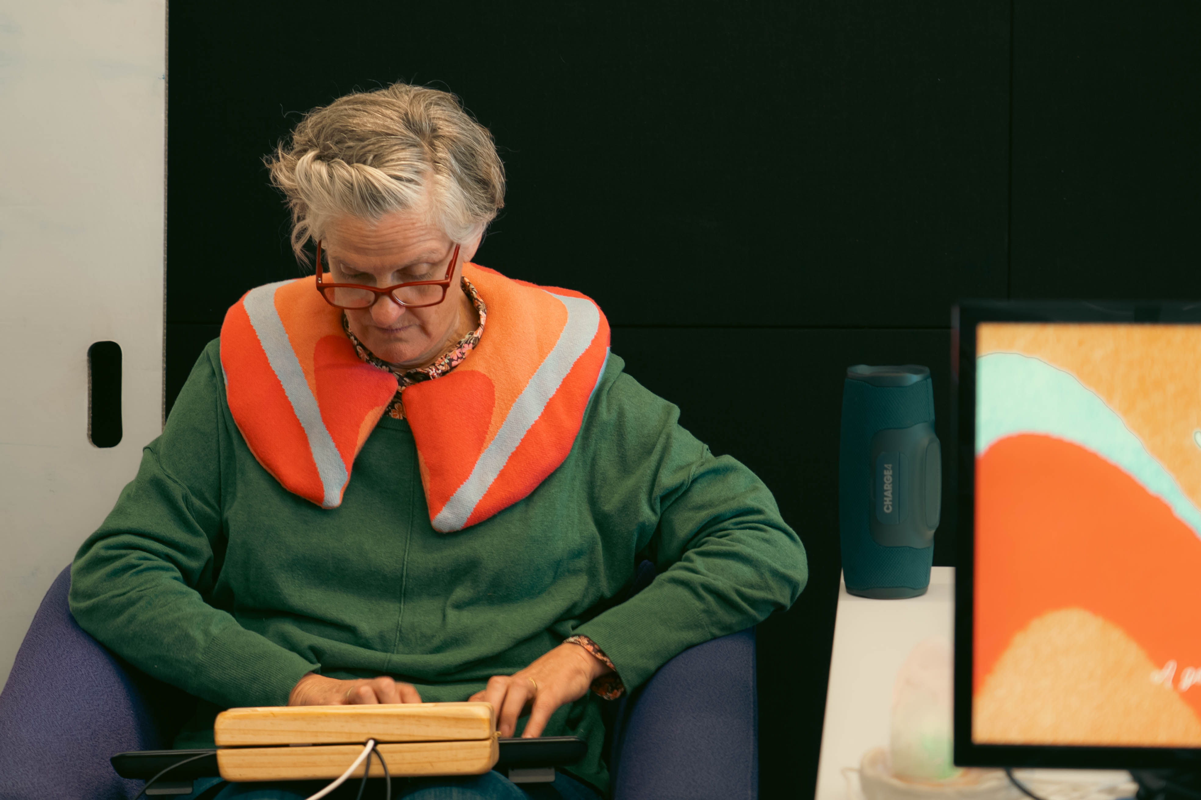  Weight, vibrations, and feedback play into the service offerend by Amber's device.